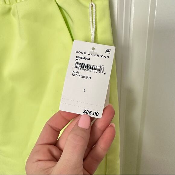 NWT Good American The Weekend Shorts in Key Lime - Picture 5 of 12